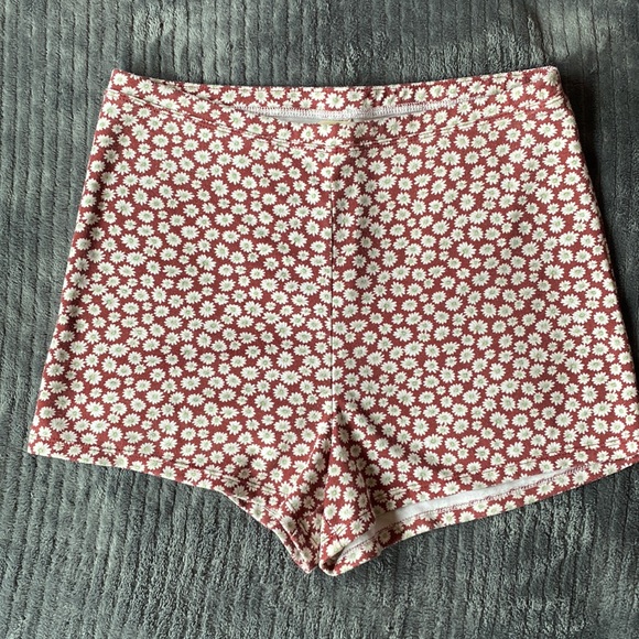 Hollister Floral Shorts - Picture 2 of 4